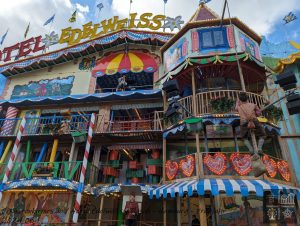 Mehr über den Artikel erfahren Hotel Edelweis – Rasch