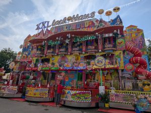 Mehr über den Artikel erfahren XXL Lachhaus – Renz